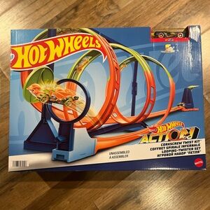 Hot Wheels Action Corkscrew Twist Kit